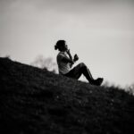 Jak budować relacje, gdy unikasz tłumu