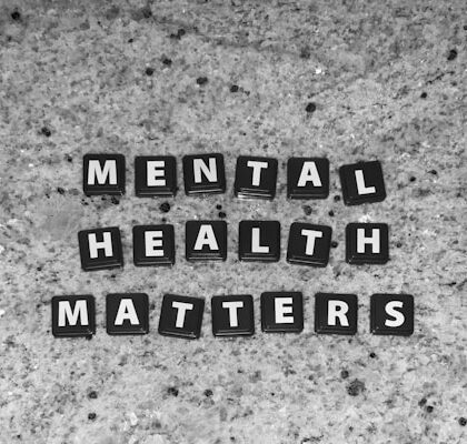 Introwertyk a poczucie bycia niezauważonym – kiedy brak uwagi boli bardziej niż krytyka